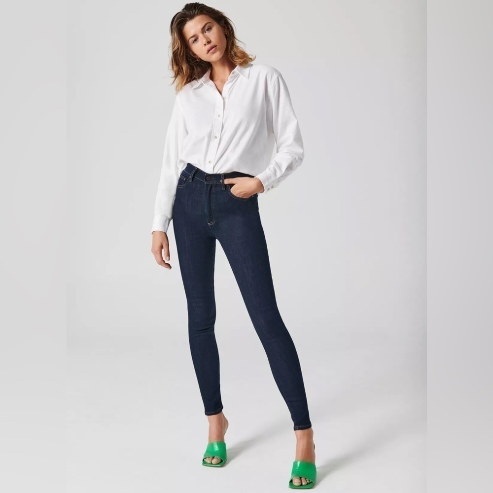 The  Yoko High Rise Slim
Denim Forum. Aritzia (Ink Blue)